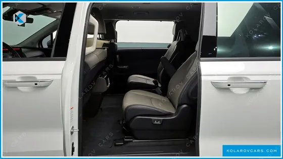 KIA CARNIVAL 9-SEATER NOBLESSE