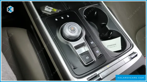 KIA CARNIVAL 9-SEATER PRESTIGE