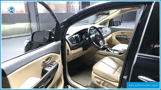 KIA CARNIVAL 7-SEATER HI-LIMOUSINE