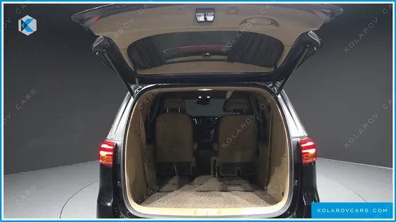 KIA CARNIVAL 7-SEATER HI-LIMOUSINE