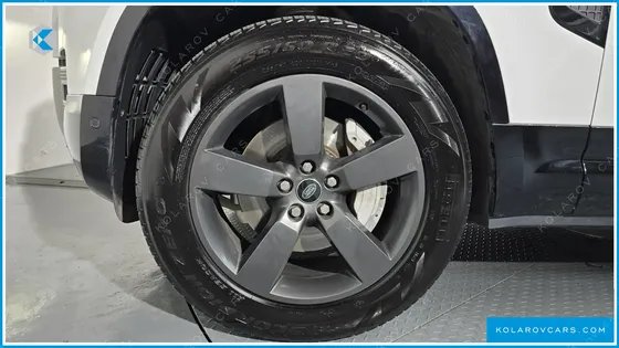 LAND ROVER DEFENDER 130 D300 X-DYNAMIC HSE