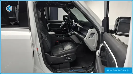 LAND ROVER DEFENDER 130 D300 X-DYNAMIC HSE