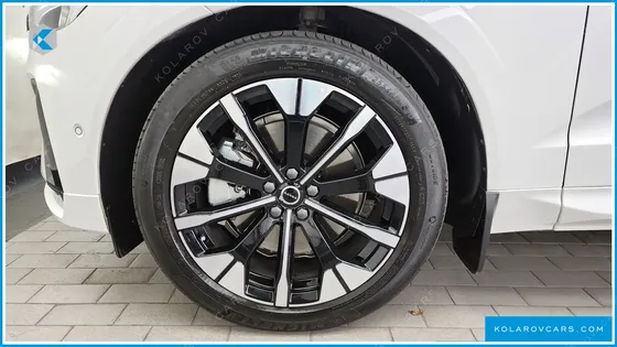 VOLVO XC60 B5 ULTRA DARK AIR SUS