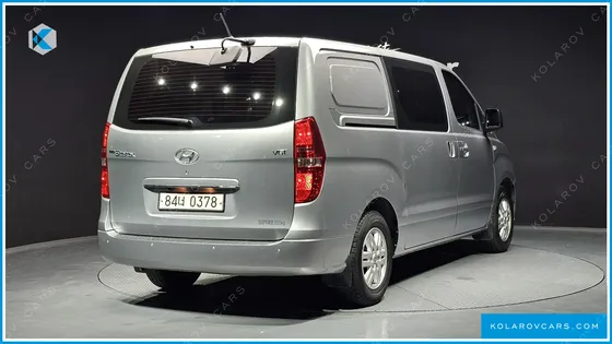 HYUNDAI STAREX VAN 5-SEATER