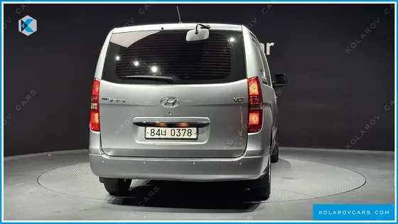 HYUNDAI STAREX VAN 5-SEATER