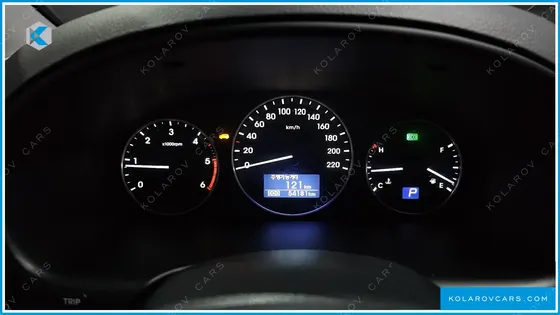 HYUNDAI STAREX VAN 5-SEATER