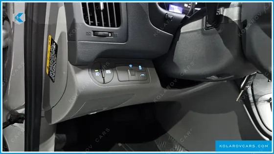 HYUNDAI STAREX VAN 5-SEATER