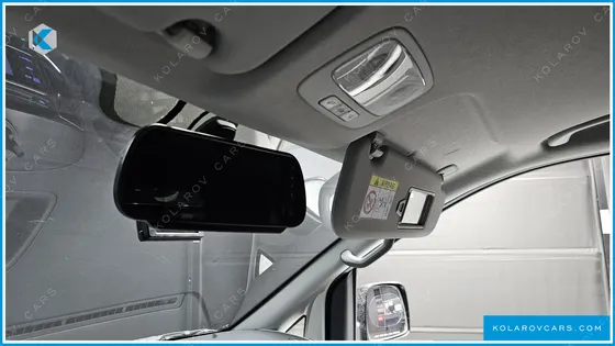 HYUNDAI STAREX VAN 5-SEATER