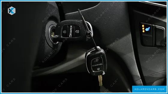 HYUNDAI STAREX VAN 5-SEATER