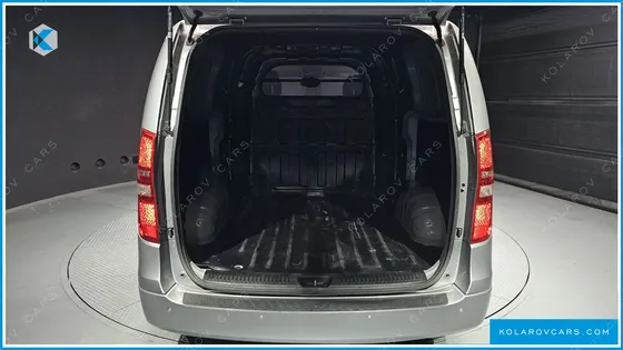 HYUNDAI STAREX VAN 5-SEATER