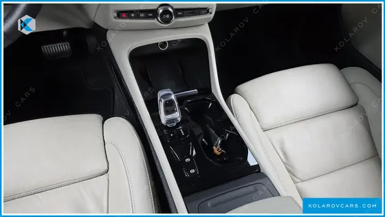VOLVO XC40 B4 ULTIMATE BRIGHT