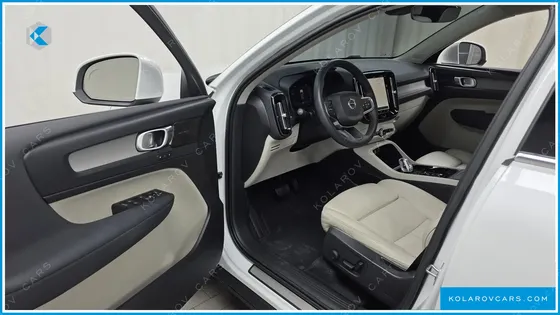 VOLVO XC40 B4 ULTIMATE BRIGHT