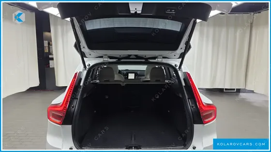 VOLVO XC40 B4 ULTIMATE BRIGHT