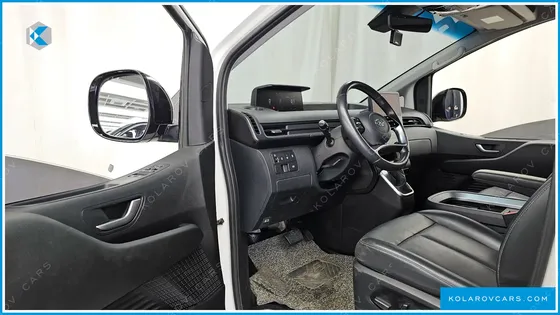 HYUNDAI STARIA CARGO 5-SEATER