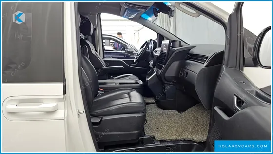 HYUNDAI STARIA CARGO 5-SEATER