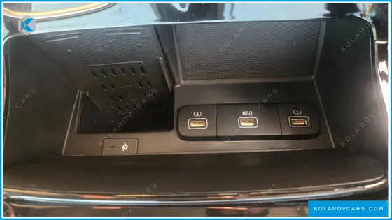 KIA CARNIVAL 9-SEATER HI-LIMOUSINE