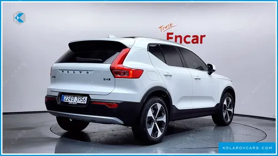 VOLVO XC40 B4 ULTRA BRIGHT