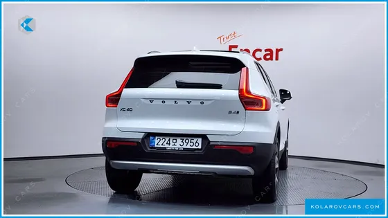 VOLVO XC40 B4 ULTRA BRIGHT