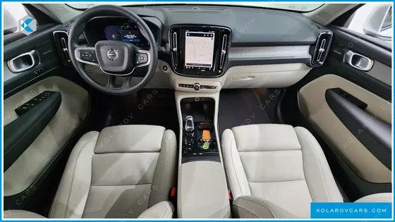 VOLVO XC40 B4 ULTRA BRIGHT