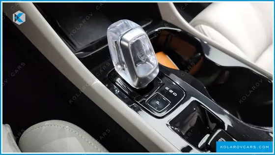 VOLVO XC40 B4 ULTRA BRIGHT
