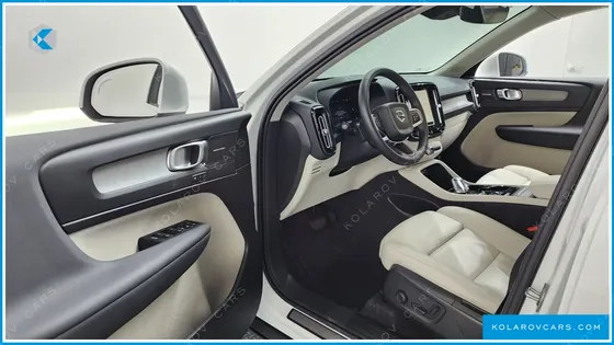 VOLVO XC40 B4 ULTRA BRIGHT