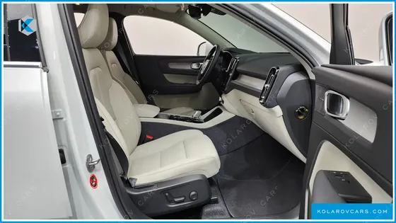 VOLVO XC40 B4 ULTRA BRIGHT