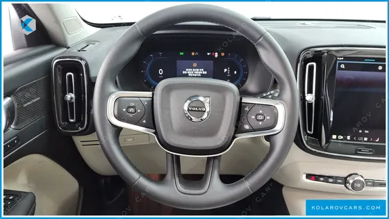 VOLVO XC40 B4 ULTRA BRIGHT