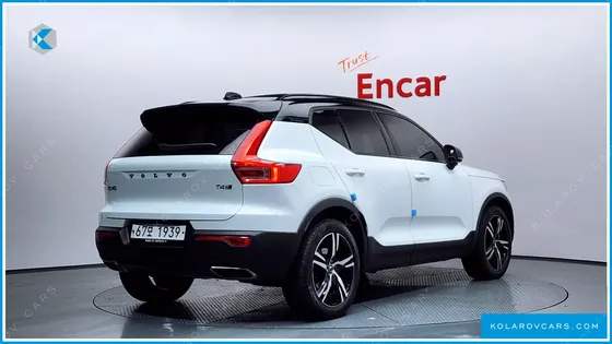 VOLVO XC40 T4 R-DESIGN