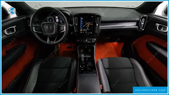 VOLVO XC40 T4 R-DESIGN