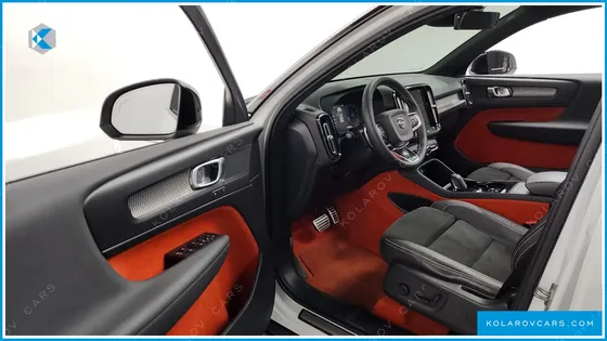 VOLVO XC40 T4 R-DESIGN