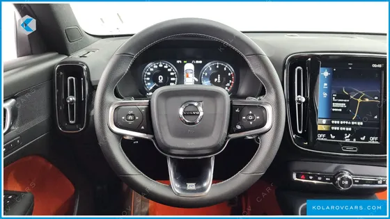 VOLVO XC40 T4 R-DESIGN