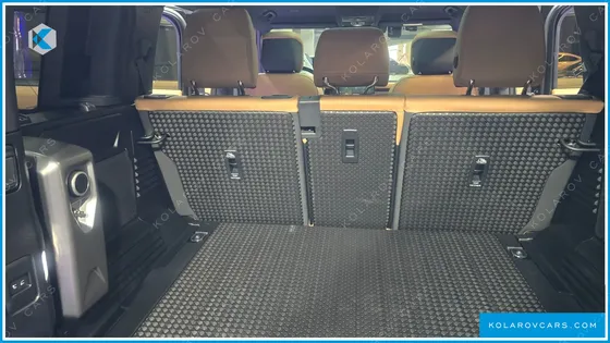 LAND ROVER DEFENDER 110 P300 X-DYNAMIC SE