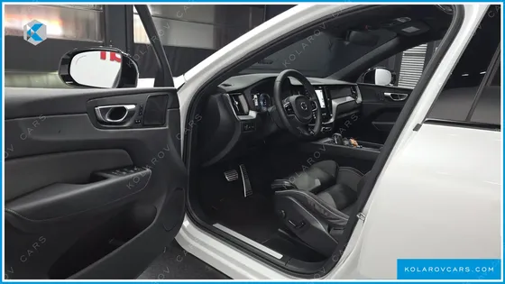 VOLVO XC60 T8 R-DESIGN