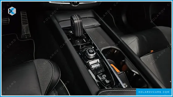 VOLVO XC60 T8 R-DESIGN
