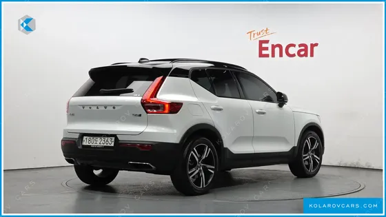 VOLVO XC40 T4 R-DESIGN