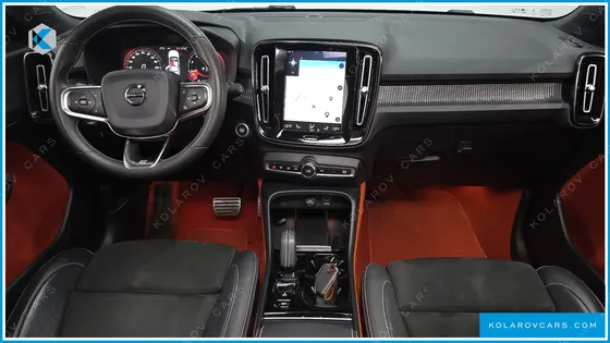 VOLVO XC40 T4 R-DESIGN