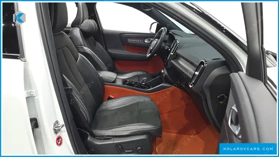 VOLVO XC40 T4 R-DESIGN