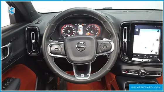 VOLVO XC40 T4 R-DESIGN