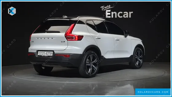 VOLVO XC40 B4 R-DESIGN