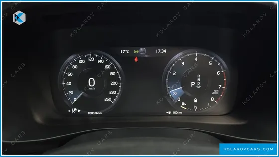 VOLVO XC40 B4 R-DESIGN