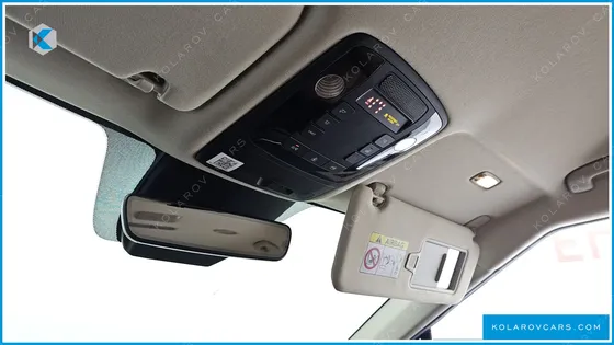 KIA CARNIVAL 9-SEATER SIGNATURE