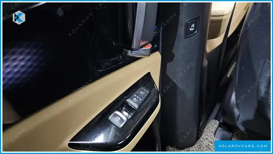 KIA CARNIVAL 9-SEATER SIGNATURE