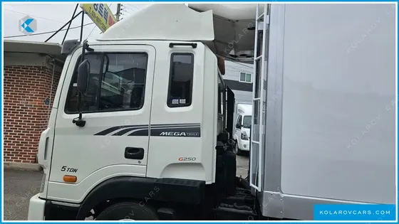 HYUNDAI MEGA TRUCK GOLD