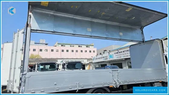 HYUNDAI MEGA TRUCK GOLD