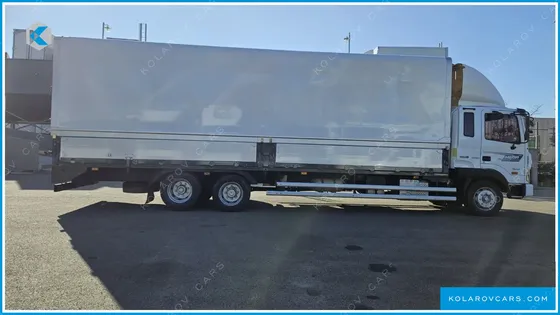 HYUNDAI MEGA TRUCK GOLD
