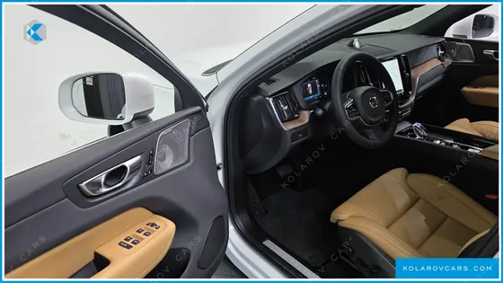 VOLVO XC60 B5 ULTIMATE BRIGHT