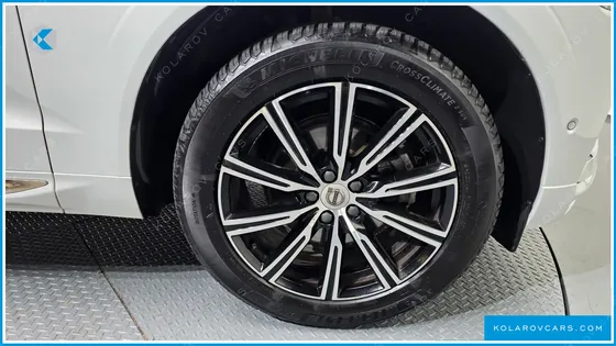 VOLVO XC60 B5 INSCRIPTION