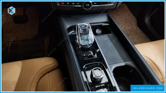 VOLVO XC60 B6 INSCIRTION