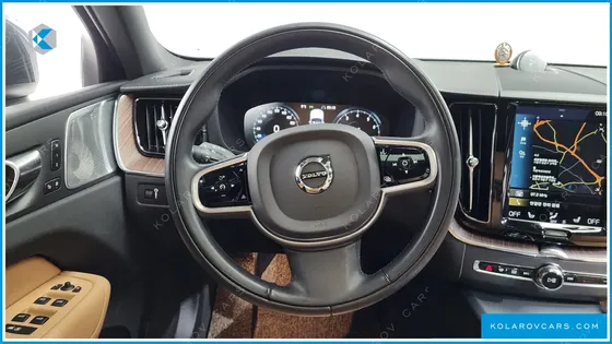 VOLVO XC60 B6 INSCIRTION