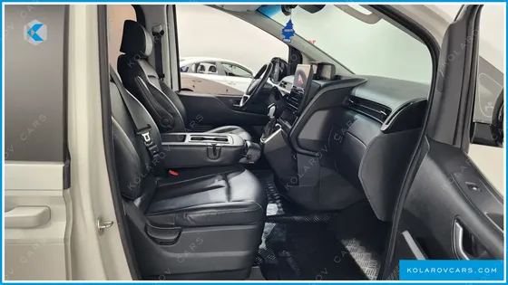 HYUNDAI STARIA 4WD TOURER 9-SEATER